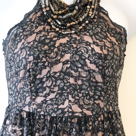 Lovely Evanka Trump Black and Beige Floral Lace Dress Size: 6 - Picture 3 of 12